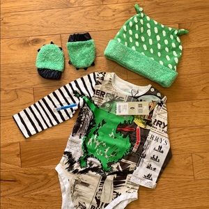 NWT Burberry Green Monster Set Size 12 Months